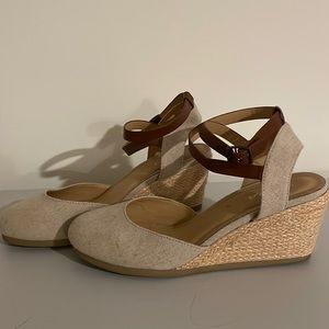 Soda closed toe wedge with espadrille heels, size 9